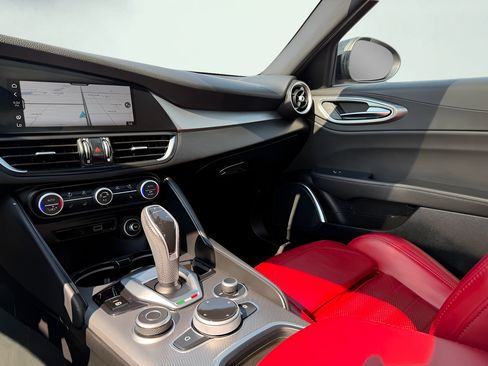 Used 2023 Alfa Romeo Giulia Veloce RWD image 57