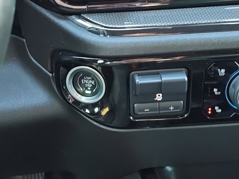 Used 2024 Chevrolet Silverado 2500 ZR2 w/ Technology Package image 21