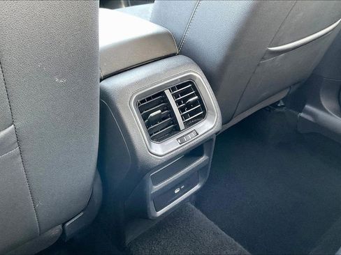 Used 2024 Volkswagen Taos SE image 25