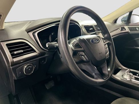 Used 2020 Ford Fusion SE FWD image 10