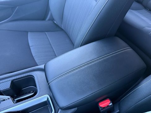 Used 2025 Nissan Sentra SV image 14