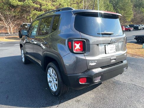 Used 2018 Jeep Renegade Latitude w/ UConnect 8.4 Nav Group image 7