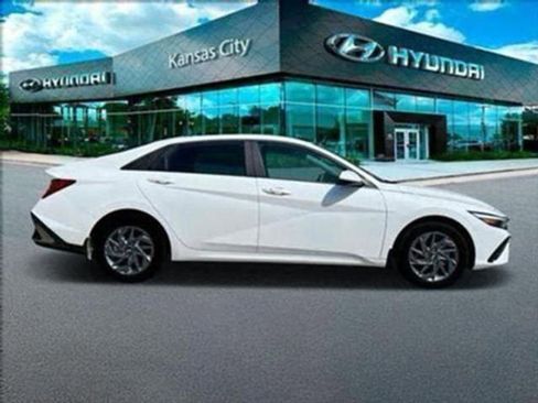 New 2025 Hyundai Elantra Blue image 7
