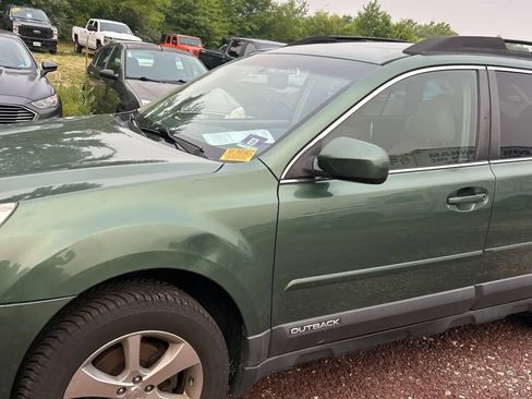 Used 2014 Subaru Outback 2.5i Limited w/ Moonroof Package AWD/4WD image 2