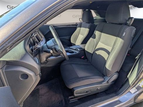 Used 2018 Dodge Challenger SXT image 4