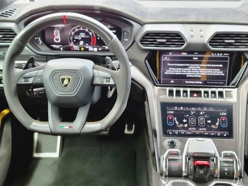 Used 2023 Lamborghini Urus Performante AWD/4WD image 14