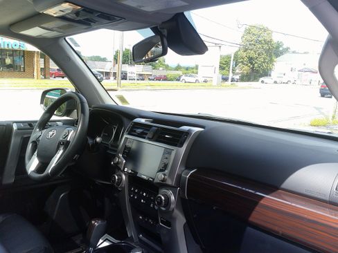 Used 2021 Toyota 4Runner Limited AWD/4WD image 23