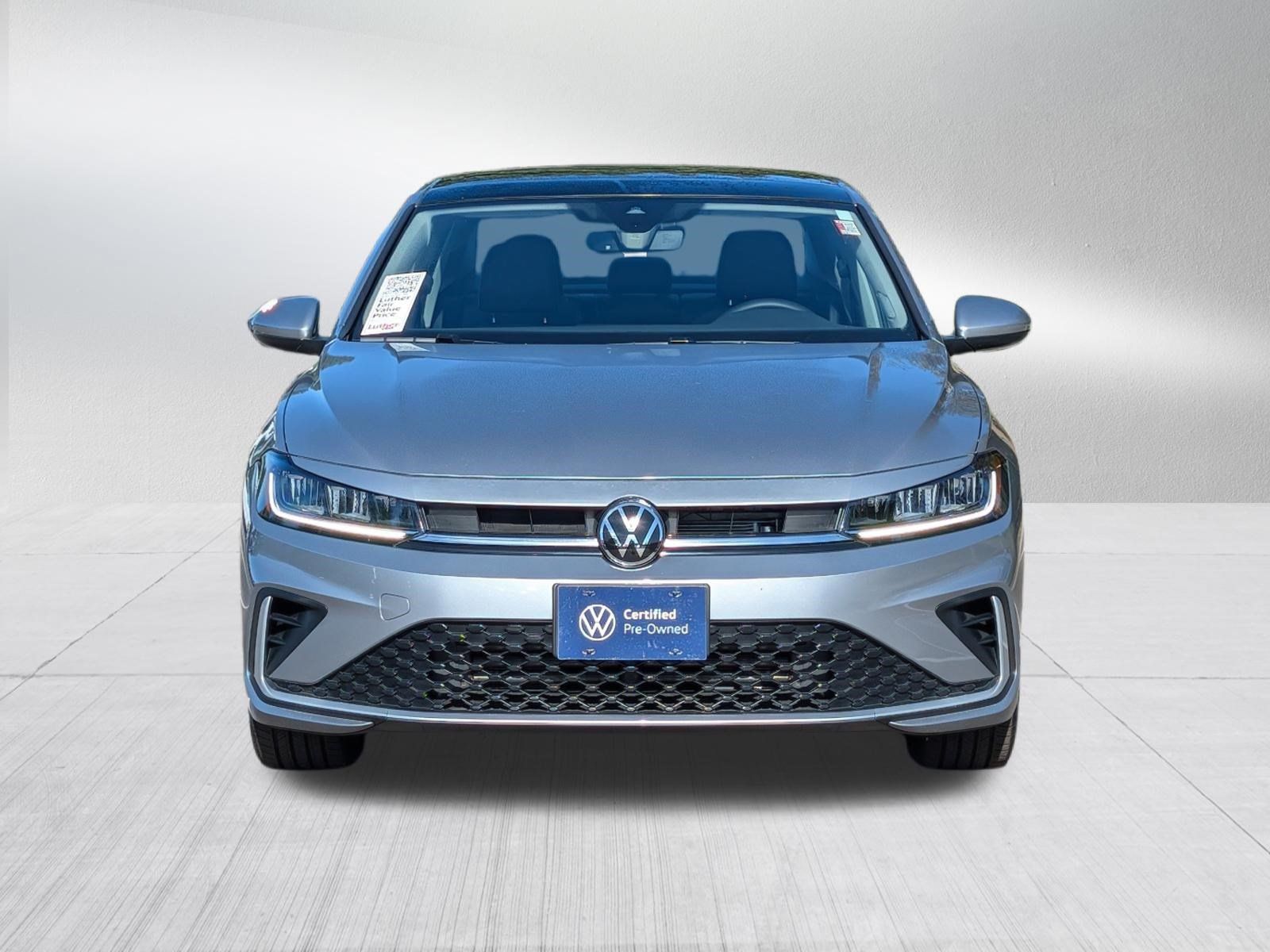 Certified 2025 Volkswagen Jetta SE FWD image 2
