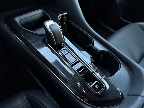 Used 2024 Toyota Crown Limited image 10