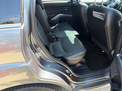 Used 2012 Mitsubishi Outlander GT FWD image 11