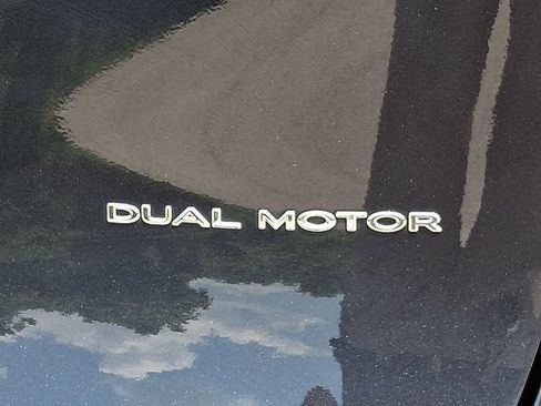 Used 2024 Tesla Model Y Long Range AWD/4WD image 37