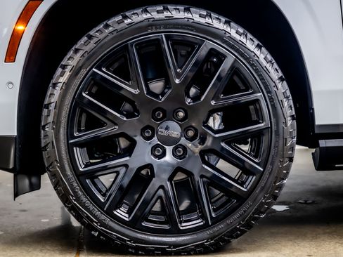 Used 2026 GMC Yukon Denali Ultimate AWD/4WD image 36
