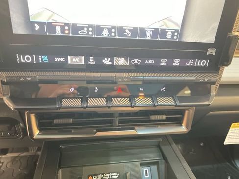 Used 2024 GMC Hummer EV 3X w/ Battery Pack, 24 Module Pack AWD/4WD image 16