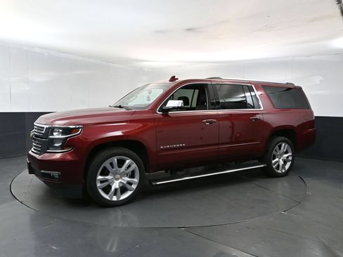 Used 2018 Chevrolet Suburban Premier AWD/4WD image 2