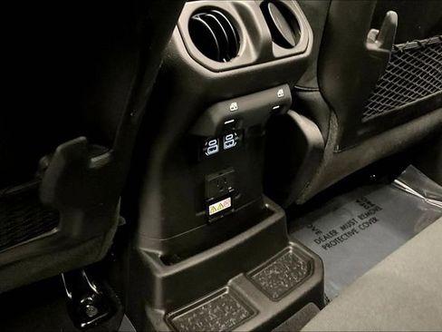 Used 2025 Jeep Wrangler Unlimited Rubicon 4xe w/ Convenience Group AWD/4WD image 33
