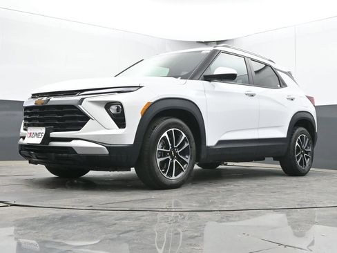 Used 2025 Chevrolet TrailBlazer LT FWD image 47