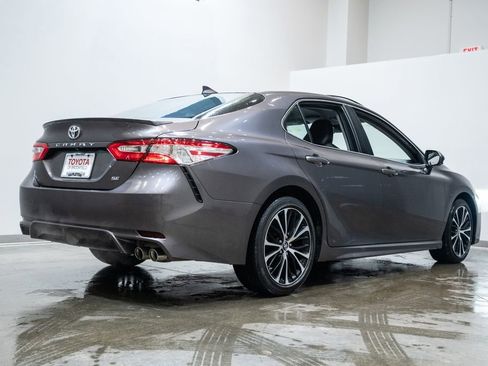 Certified 2020 Toyota Camry SE image 9