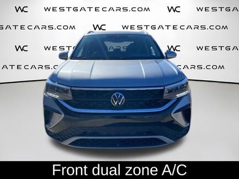 Used 2024 Volkswagen Taos SE FWD image 2
