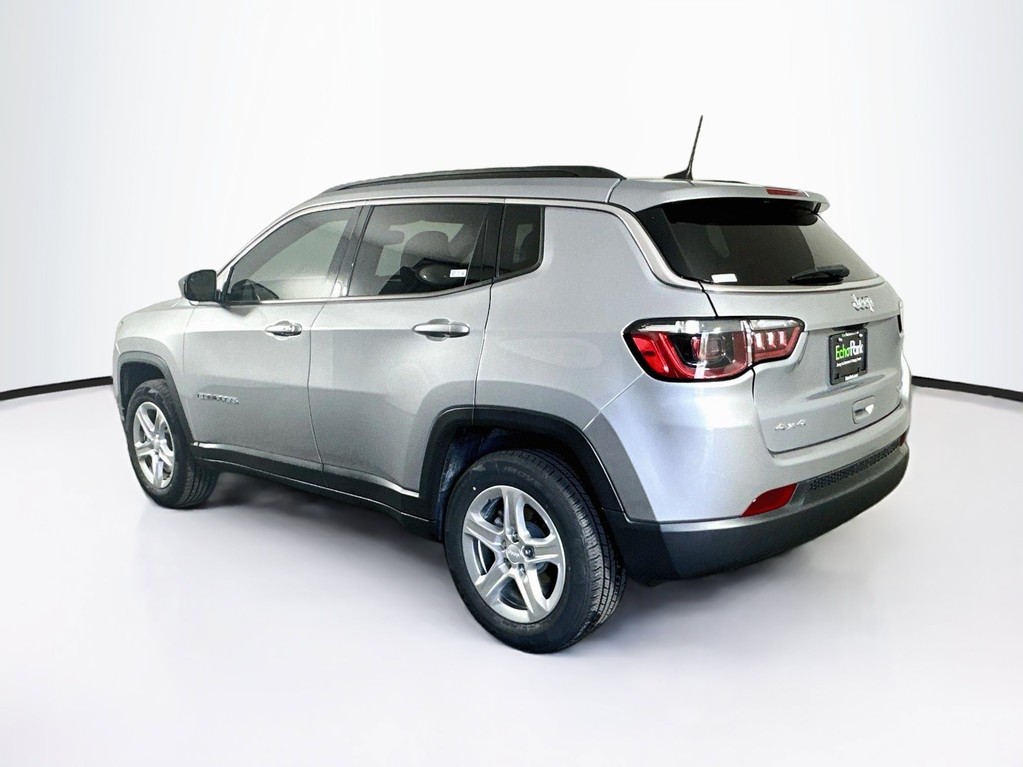 Used 2023 Jeep Compass Latitude AWD/4WD image 5