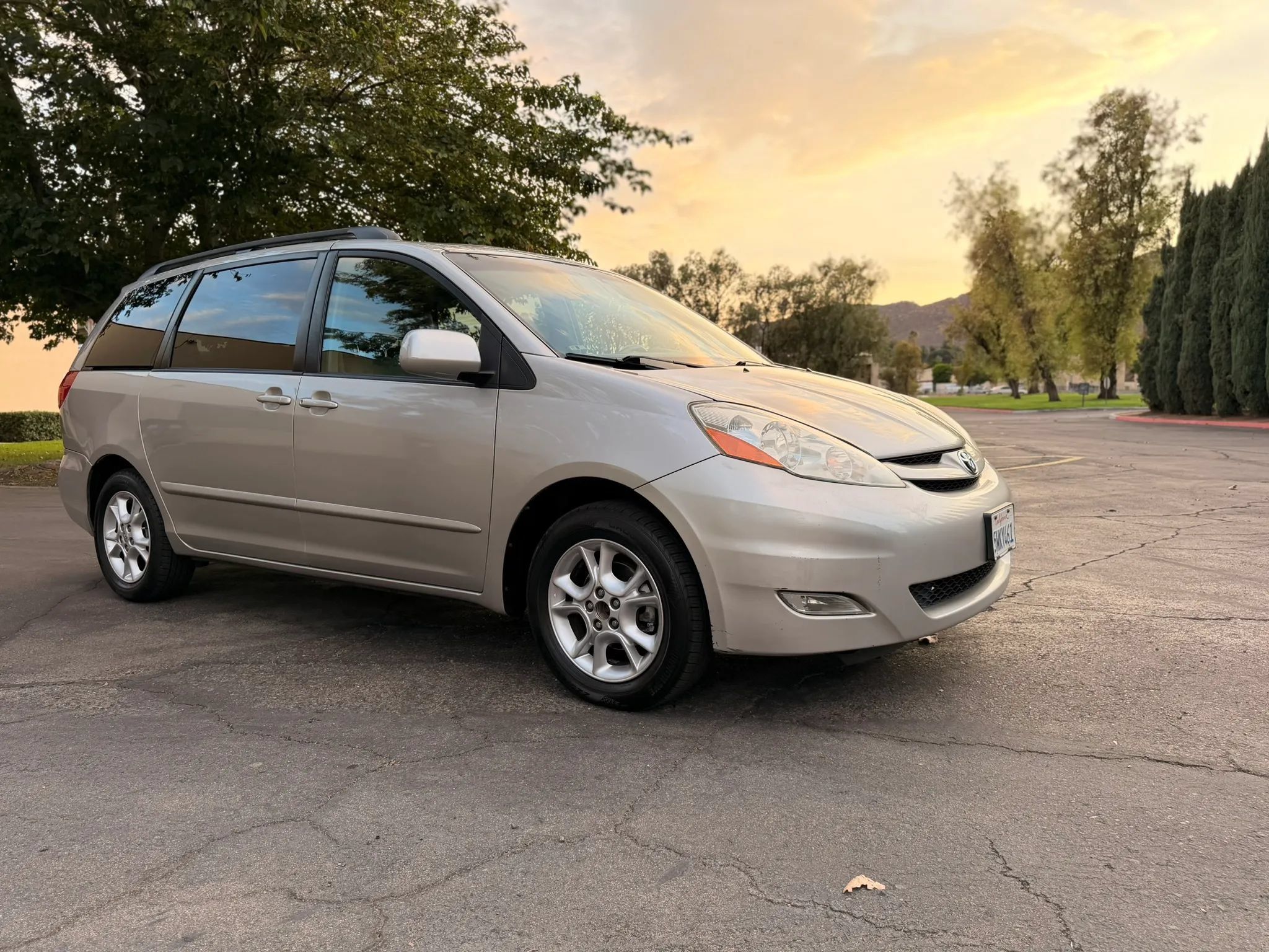Used 2006 Toyota Sienna XLE w/ XLE Pkg 6 FWD image 1