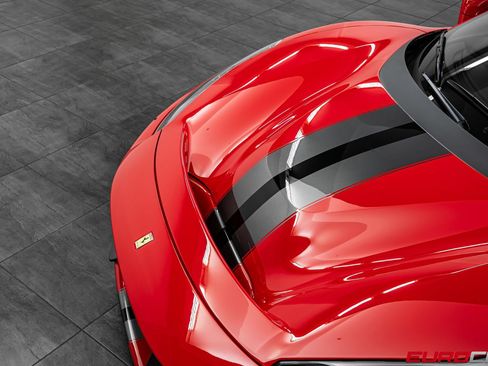 Used 2019 Ferrari 488 Pista Coupe RWD image 9