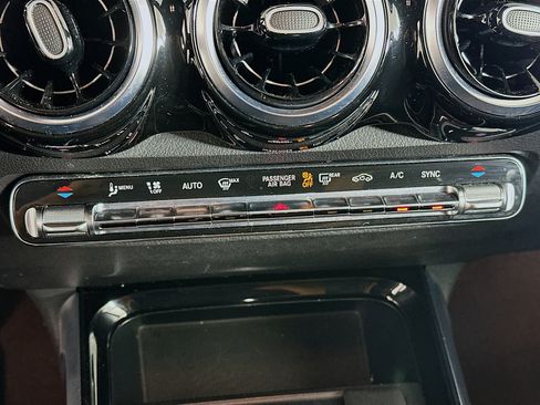 Used 2023 Mercedes-Benz GLB 250 4MATIC image 24