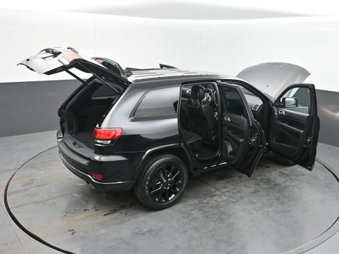 Used 2019 Jeep Grand Cherokee Altitude image 44
