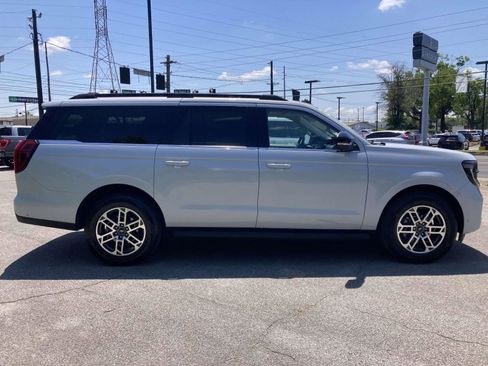 Used 2025 Ford Expedition Max Active RWD image 2
