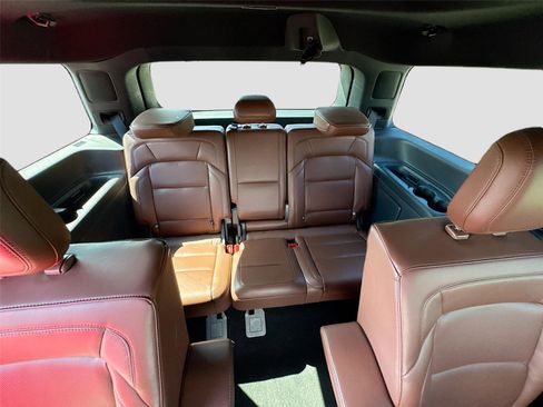 Used 2025 Lincoln Navigator Reserve image 13