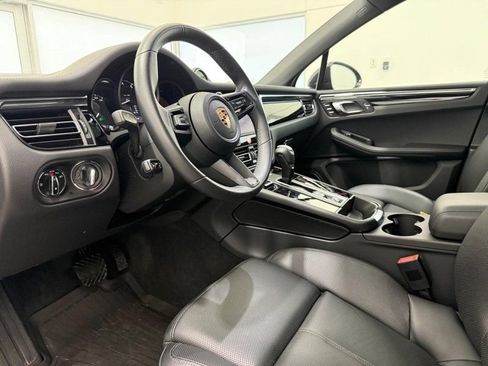 Used 2025 Porsche Macan AWD/4WD image 4