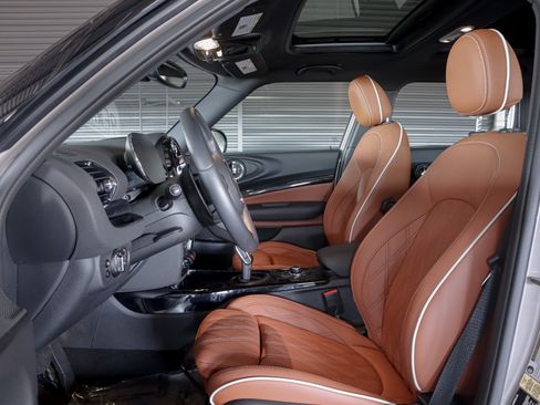 Used 2024 MINI Cooper Clubman S w/ Signature Upholstery Package FWD image 8
