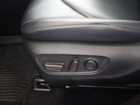Used 2022 Toyota Highlander XLE AWD/4WD image 15