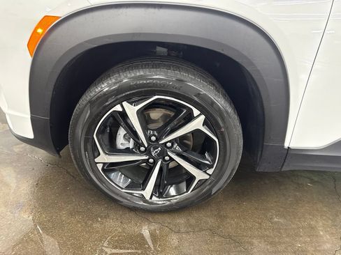 Used 2023 Chevrolet TrailBlazer RS w/ Sun and Liftgate Package AWD/4WD image 11