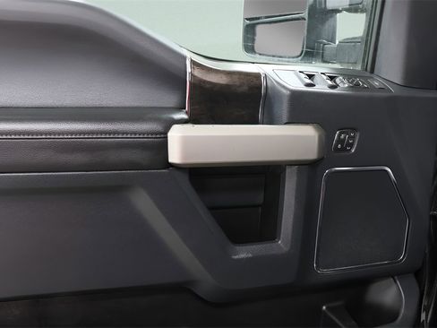 Used 2022 Ford F350 Lariat image 21