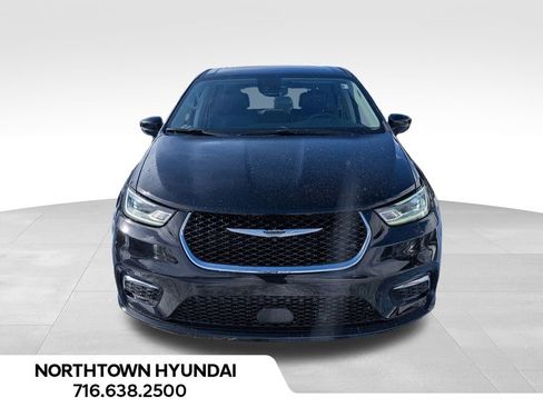 Used 2024 Chrysler Pacifica Touring-L image 5