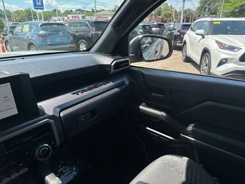 Used 2025 Toyota Tacoma SR5 AWD/4WD image 26
