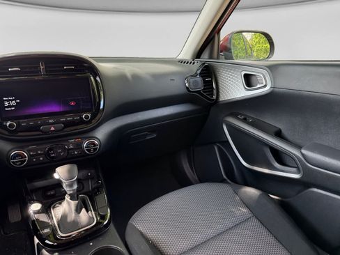 Used 2025 Kia Soul S FWD image 19