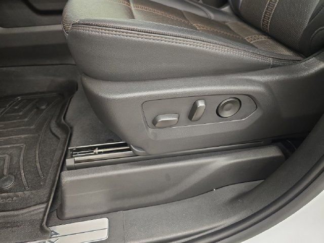 Used 2025 Chevrolet Silverado 3500 High Country w/ Technology Package AWD/4WD image 40