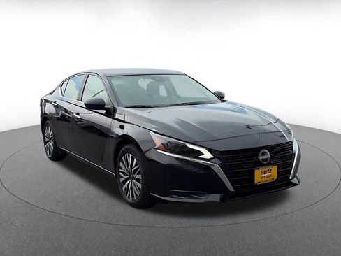 Used 2025 Nissan Altima 2.5 SV image 3