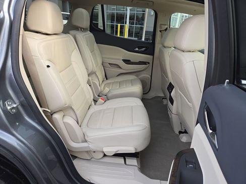 Used 2022 GMC Acadia Denali image 17