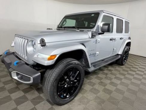 Used 2023 Jeep Wrangler Unlimited Sahara w/ Cold Weather Group AWD/4WD image 9