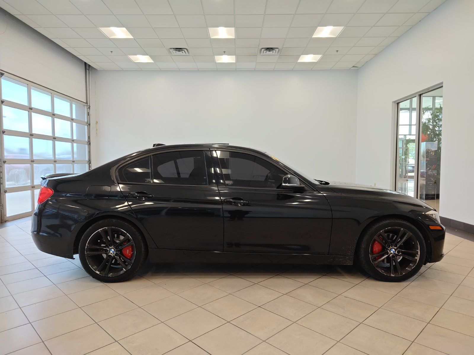 Used 2014 BMW 328i xDrive Sedan AWD/4WD image 2