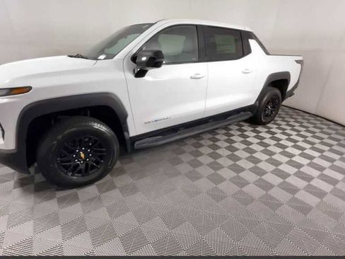 New 2025 Chevrolet Silverado EV LT image 6