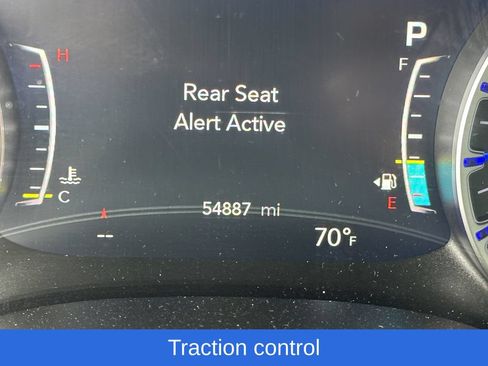 Used 2025 Chrysler Pacifica Select FWD image 3