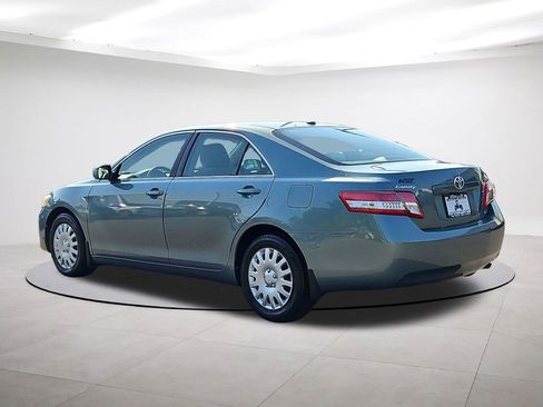 Used 2010 Toyota Camry LE FWD image 5
