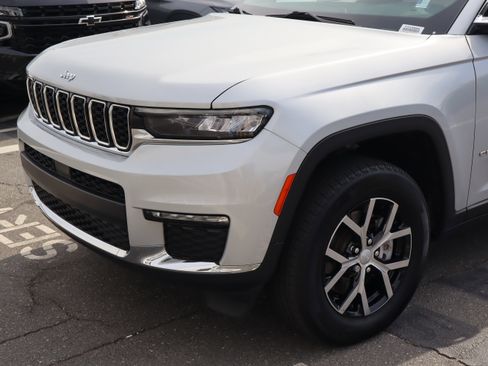 Used 2023 Jeep Grand Cherokee L Limited image 6