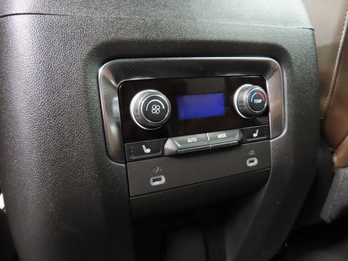 Used 2024 Chevrolet Suburban High Country image 11