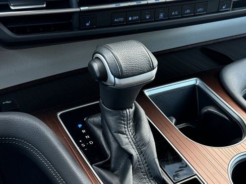 Used 2022 Toyota Sienna XLE image 20