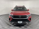 Used 2022 Volkswagen Taos SE image 2