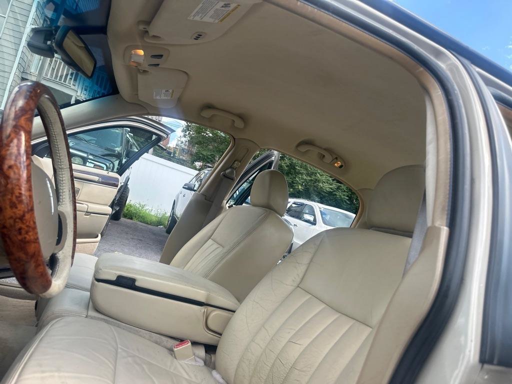Used 2006 Lincoln Town Car Signature RWD image 27